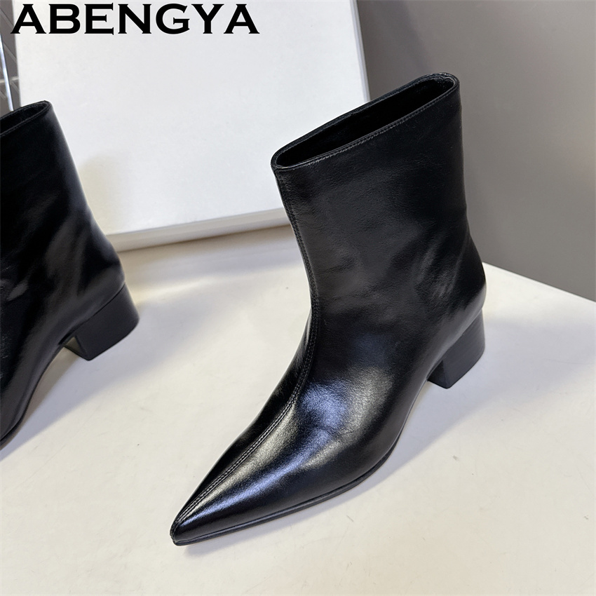 Braune schwarze Stiefeletten a – Street Fashion Week Bewertung und Preis